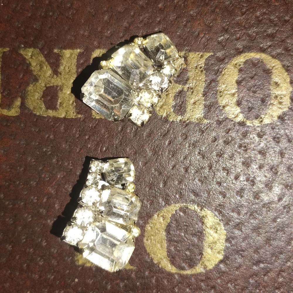 Gorgeous Coro clip on ear rings